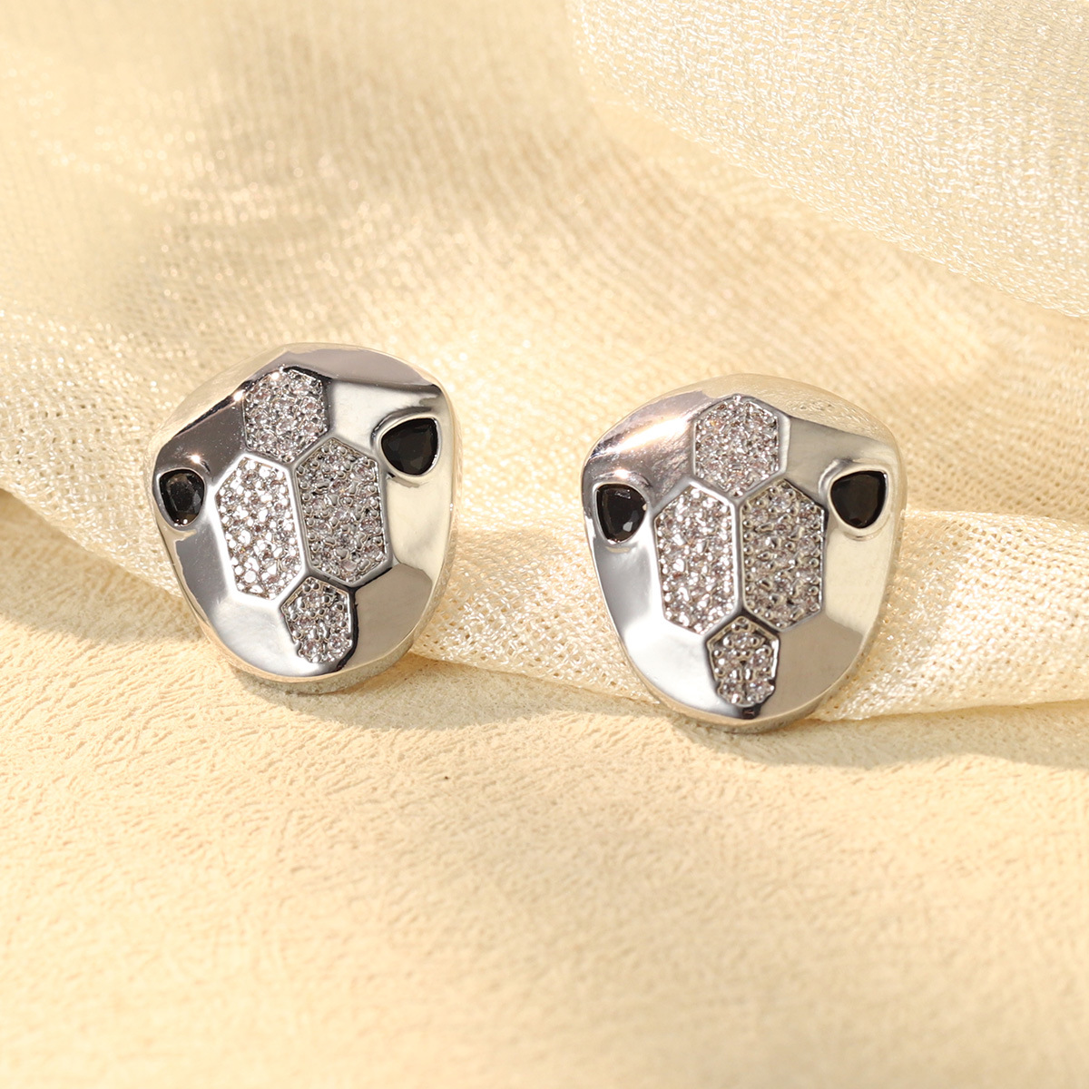 7g Weight Copper Ear Needle Material Ear Studs Classification 1 Pair Quantity Daily, Street Occasion Copper Material Geometric Pattern Women's Gender Mixed Metal, Plating Design Retro, Commute Style 1 Pair Retro Commute Geometric Mixed Metal Plating Copper Ear Studs 1