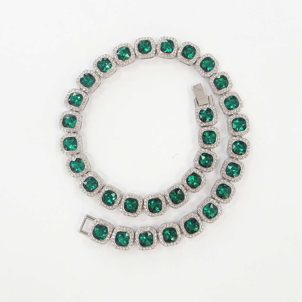 Collar unisex personalizado y elegante estilo motociclista con cubos de azúcar esmeralda, collar hip-hop con diamantes completos, joyería de alta gama para mujer.