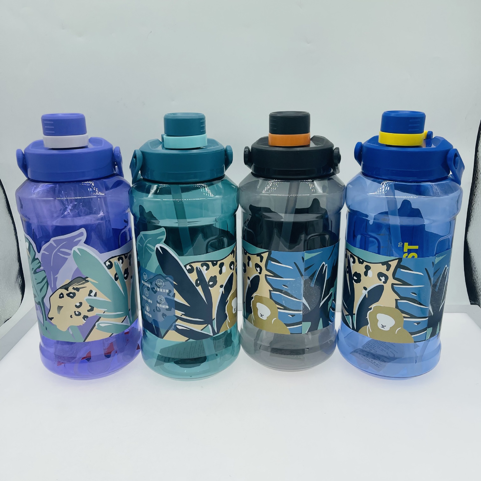 Amistad deportes al aire libre PC taza de plástico estudiante 1500ml gran capacidad paja hervidor portátil al por mayor