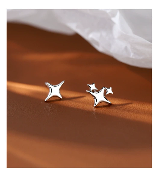 Earrings, simple and elegant design