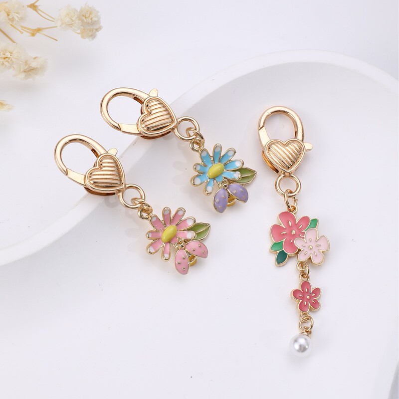 New Colorfulful Sweet Flower Pendant Creative Ladybug Accessories Zinc Alloy Keychain Bag Pendant Holiday Gift