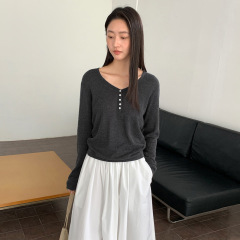 TG 显瘦简约V领休闲针织衫女2025早秋新款系扣套头薄款毛衣25423