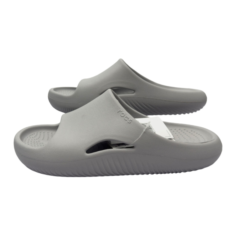 Las mismas zapatillas de pan de la casa de tarjetas cruzadas, zapatillas de una palabra, las parejas masculinas y femeninas, zapatillas frías antideslizantes y transpirables para el hogar, se usan fuera.