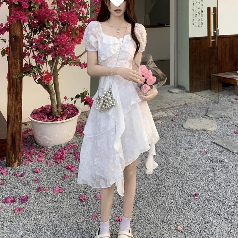 Dress Suitable for Taking Photos at the Beach, Women's Summer French-Style Tea Break Dress with Square Neck, Puff Sleeves, Waist-Cinching, and Irregular Short Skirt