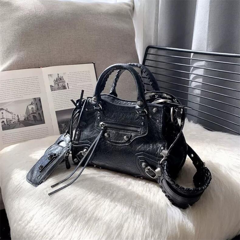 Trendy Niche Retro Studded Motorcycle Bag For Women 2025 New Sweet Cool Underarm Bag Large Capacity Handbag Shoulder Crossbody Bag - Thumbnail 6