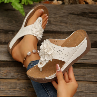 Wish Amazon Export Thong Slippers for Women 2025 Summer New Fashion Flower Wedge Heel Thick-Soled Sandals for Women
