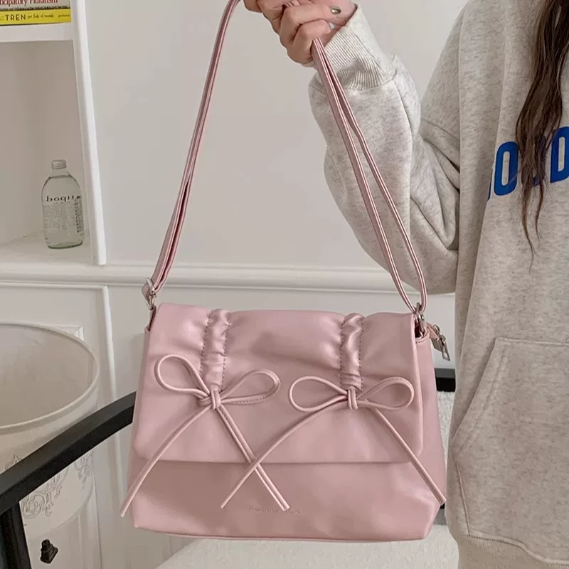Cute fuchsia shoulder bag with bow, capacious one-shoulder bag