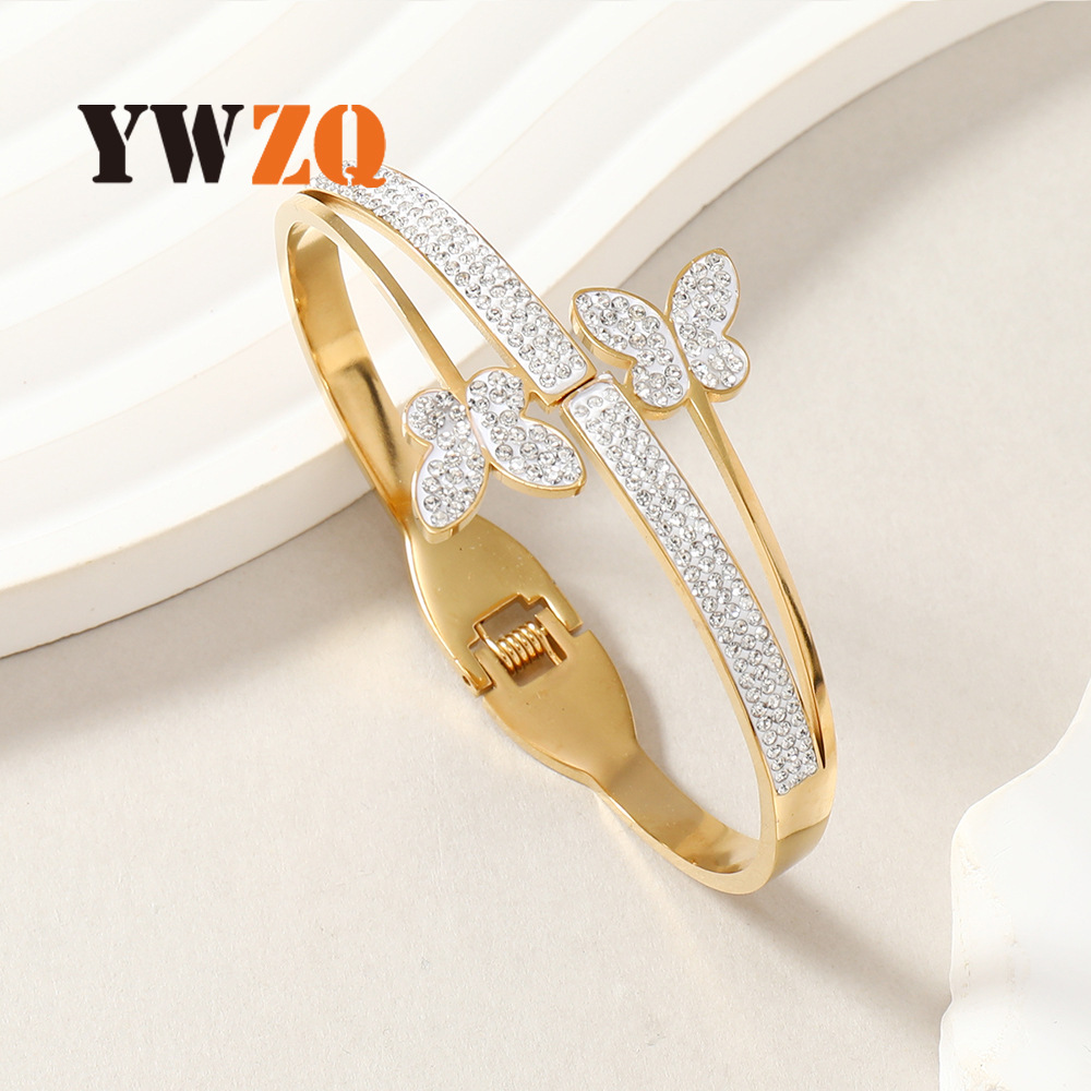 Pulsera de hebilla de acero de titanio de moda para todos los partidos pulsera de diamantes de mariposa de alto grado para mujer pulsera de acero inoxidable de lujo ligero fabricante