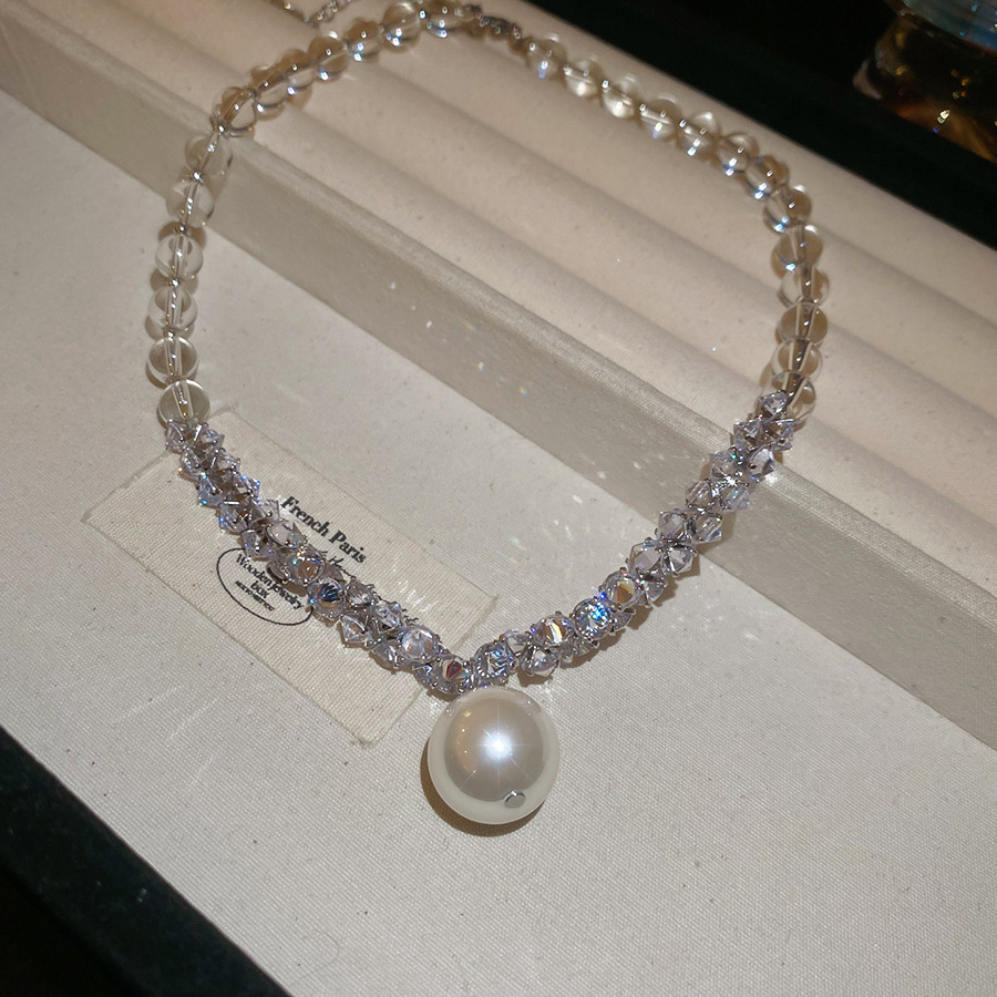 Collar colgante de perlas de circón de lujo ligero francés, diseño simple, cadena de clavícula de todo fósforo de moda, collar de alta gama de nicho