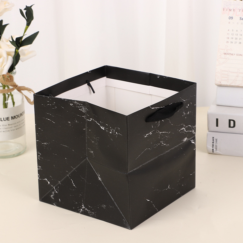 Nueva bolsa de embalaje de regalo cuadrado Bolso de papel Kraft en stock creativo de fondo ancho para hornear fábrica al por mayor bolsa de papel