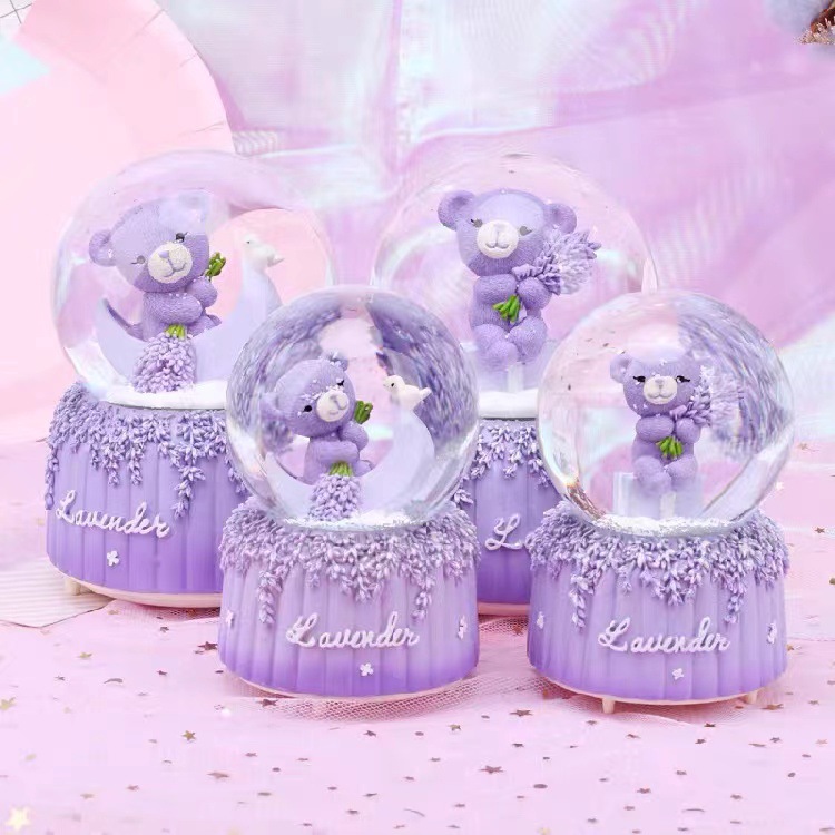 Fábrica directa de una gran cantidad de caja de música luminosa bola de cristal flotante automática nieve regalos de día de San Valentín adornos