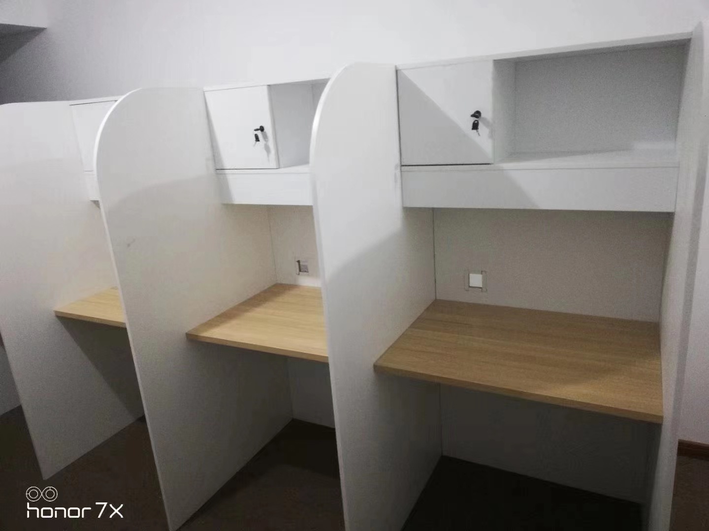 따뜻한 흰색 멀티 사람 위치