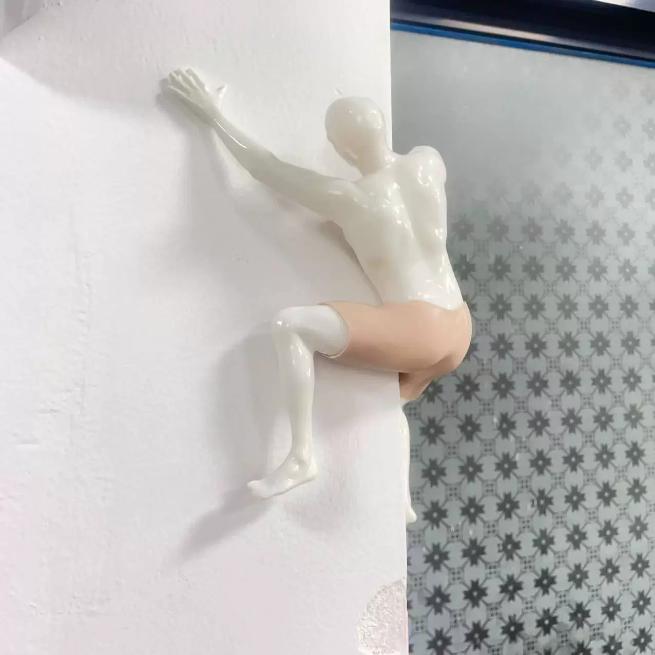 Cross -border explosion Unique Climber Sculpture Wall Decor mountaineer wall decoration