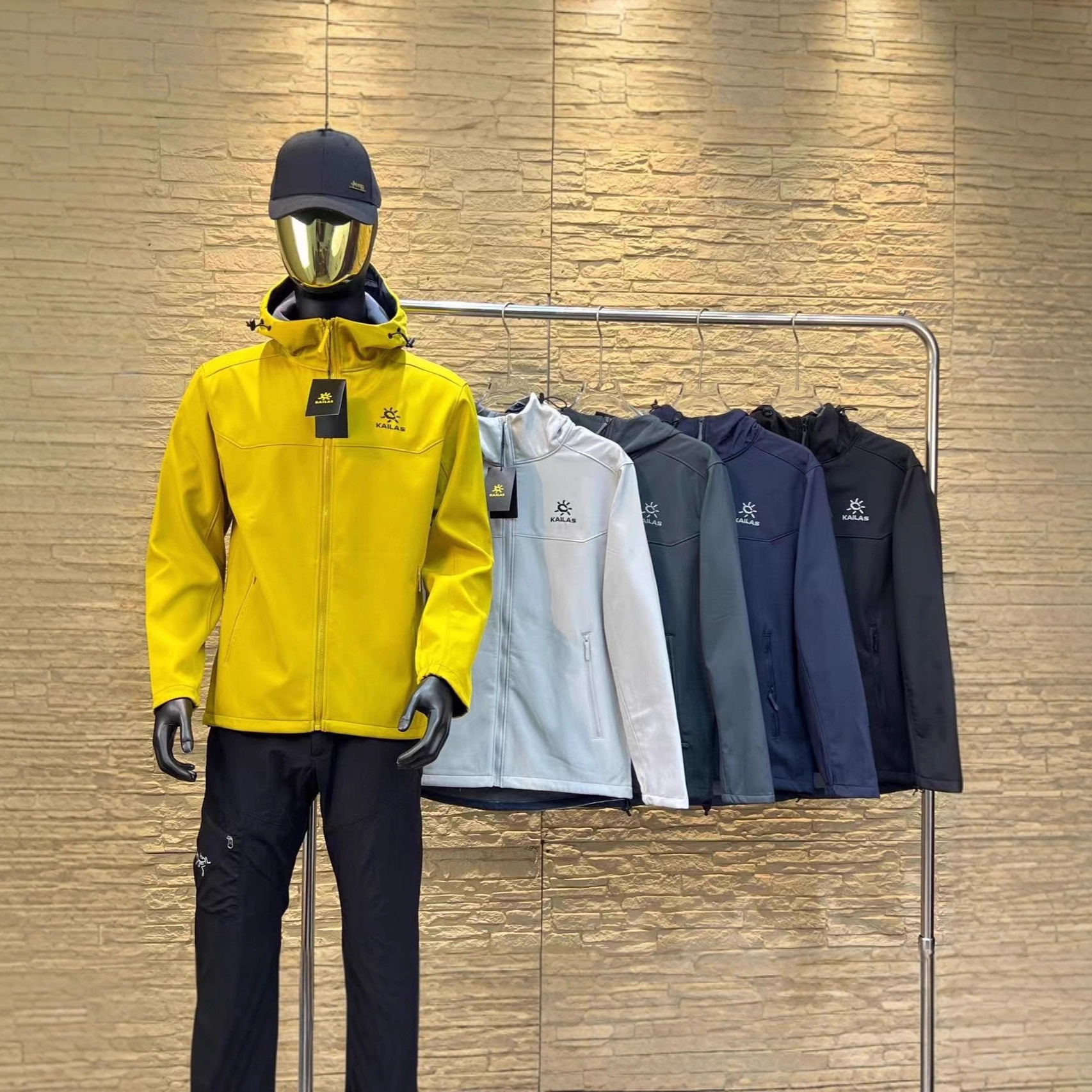 Veste softshell décontractée à capuche brodée Kaila Home 25ss de haute qualité, assortie pour couple, idéale pour le printemps._voghion.com