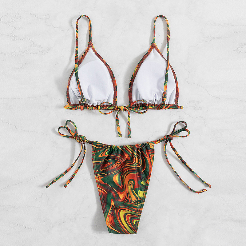 conjunto de dos piezas de bikini de cintura alta con tira cruzada en el pecho y estampado NSOLY133146