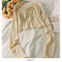 夏の短い日焼け止めカーディガンの外にアイスニットの女性の短いタイプとスカートのショールの薄いタイプのコートを合わせます。