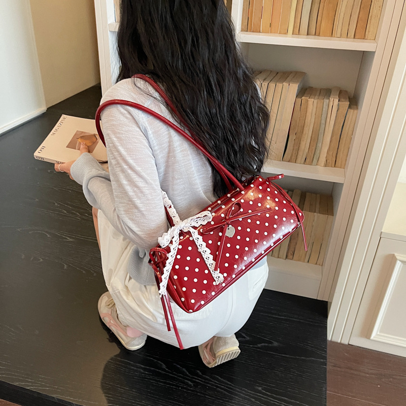 Bolsa de brazo de punto de onda popular de verano para mujeres 2026 nueva moda bolso de palo de viaje bolso de hombro diario