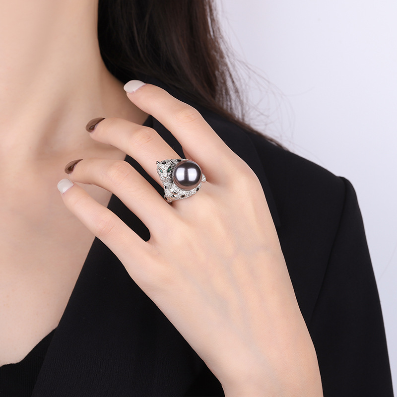 Zhuang Sheng joyas fondo de cobre chapado en oro de agua dulce lleno de diamantes de lujo con incrustaciones de leopardo temperamento luz anillo de perlas de lujo joyería