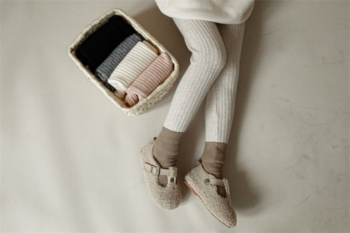 Basic Solid Color Cotton Blend stitch-detail pants & Leggings display PEPE 2