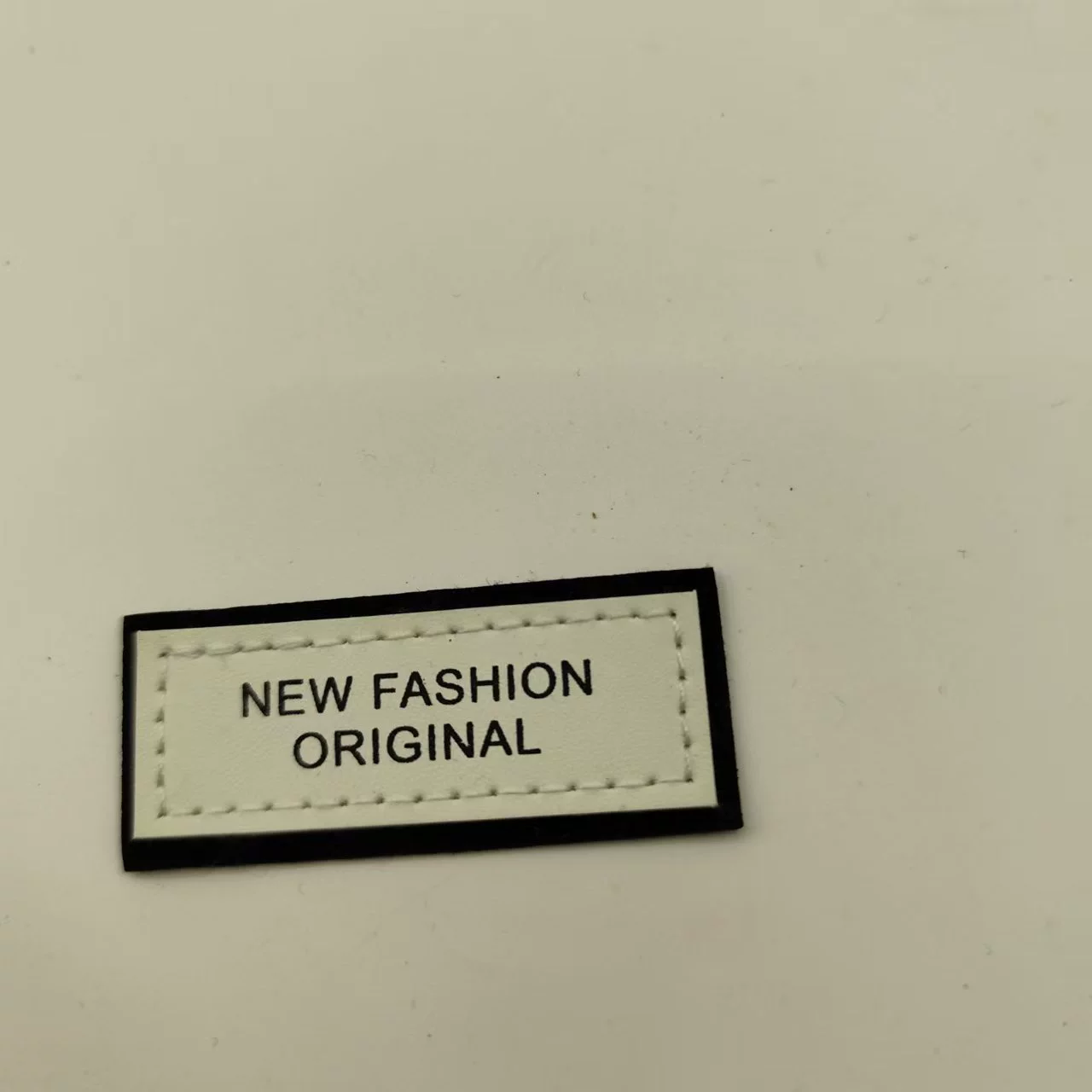 Фабрика прямых продаж одежды с логотипом силиконовой печати