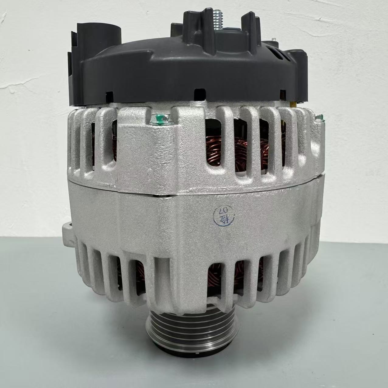 Factory Direct Sales Car Alternator Suitable for Volkswagen 0124525091 0124525092 0124525525