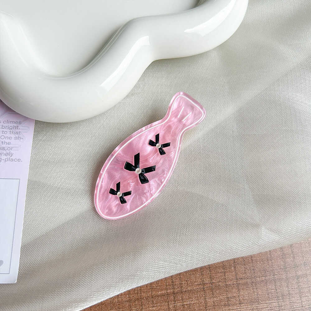 그라데이션 보라색 물고기 뼈