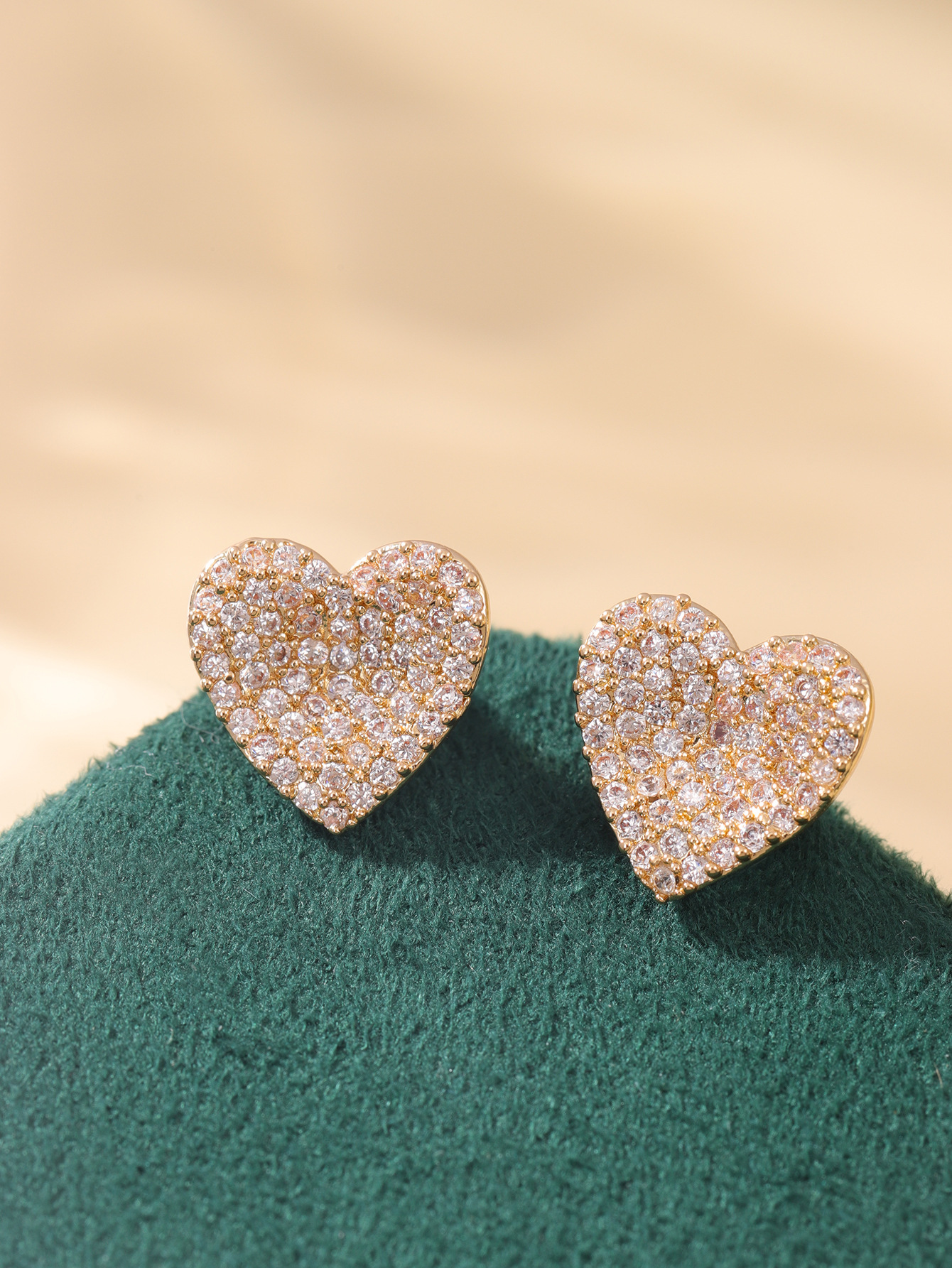 Heart Shape Pattern Women's Gender Plating, Inlay Design IG Style Heart Shape Plating Inlay Copper Rhinestones Ear Studs