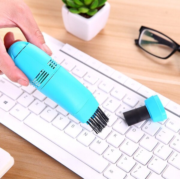 Small vacuum cleaner