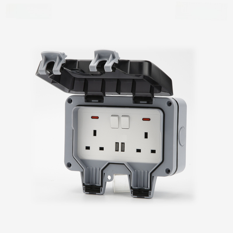 Factory Direct Supply Outdoor Waterproof Plug 13A Dual UK Standard with Light USB Waterproof Connector Socket Box