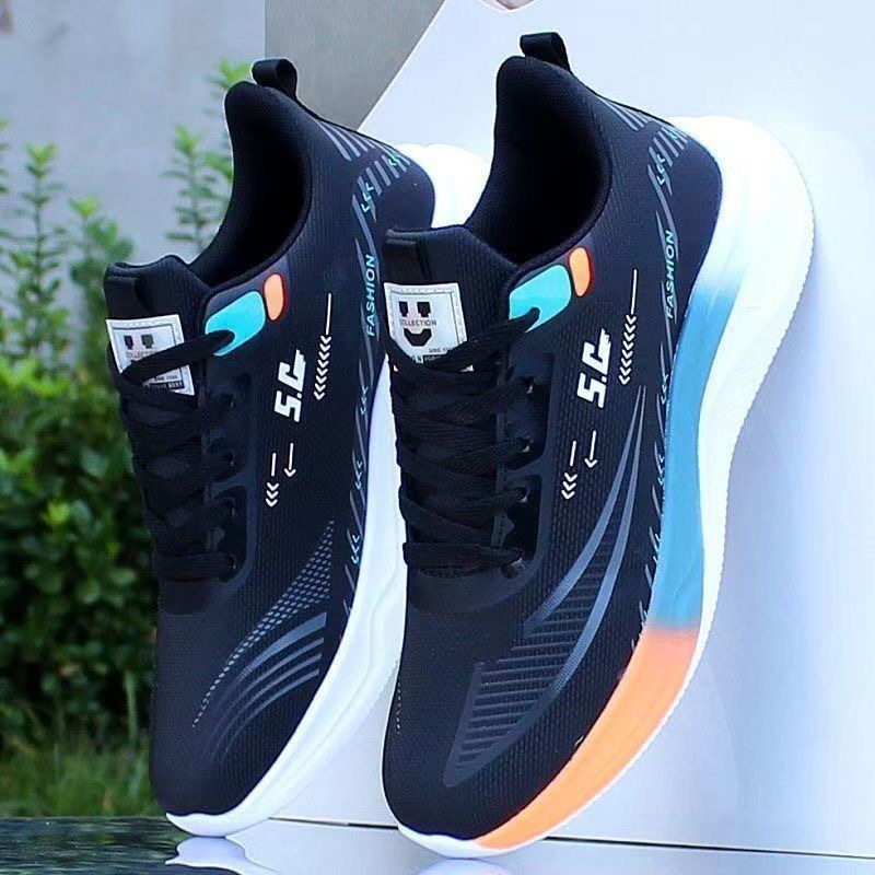 Fashionable sneakers for leisure