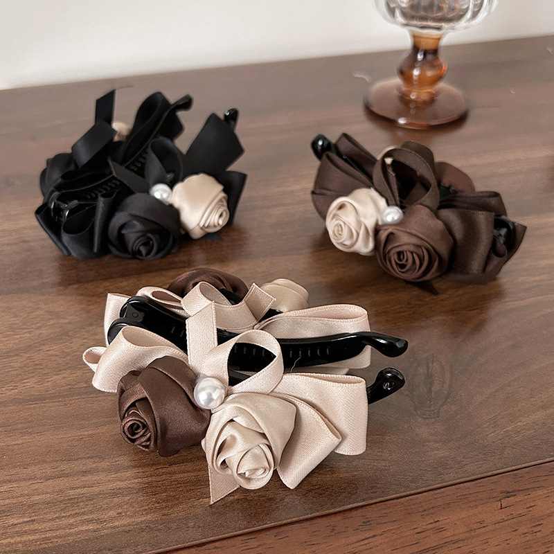 Todos os tipos de grampos de cabelo de pérolas rosas retrô suaves, acessórios de cabelo de flores femininas, novo clipe vertical de temperamento de alta qualidade 2024_voghion.com