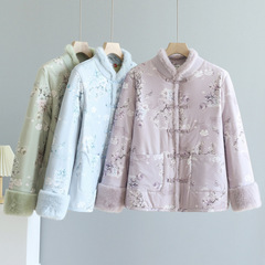 中高年のお母さんは中国式の綿の服と国風の綿の服を詰めます。