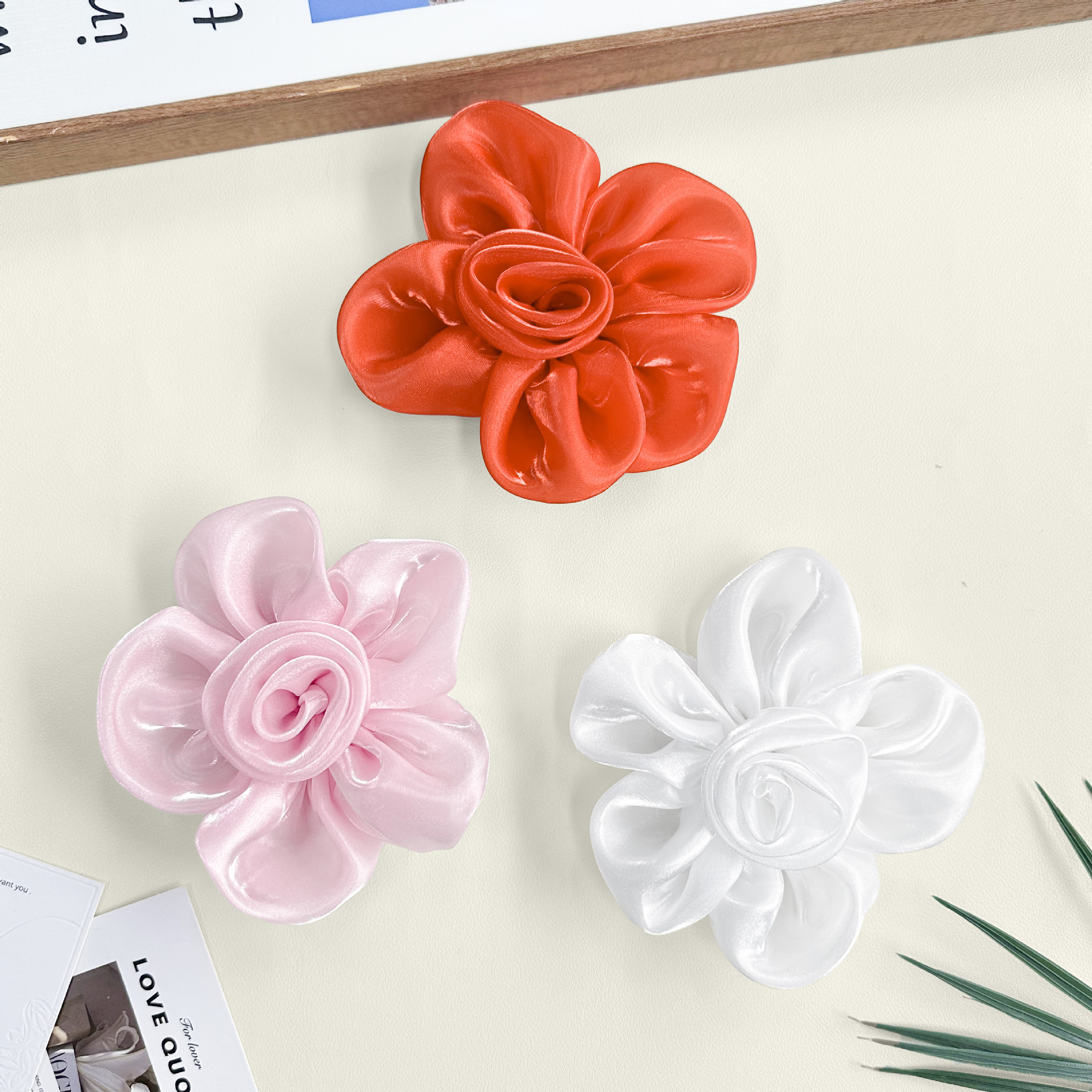 11.6cm fábrica directa accesorios de flores zapatos accesorios de ropa satén flores hechas a mano clip de cabello ropa diy