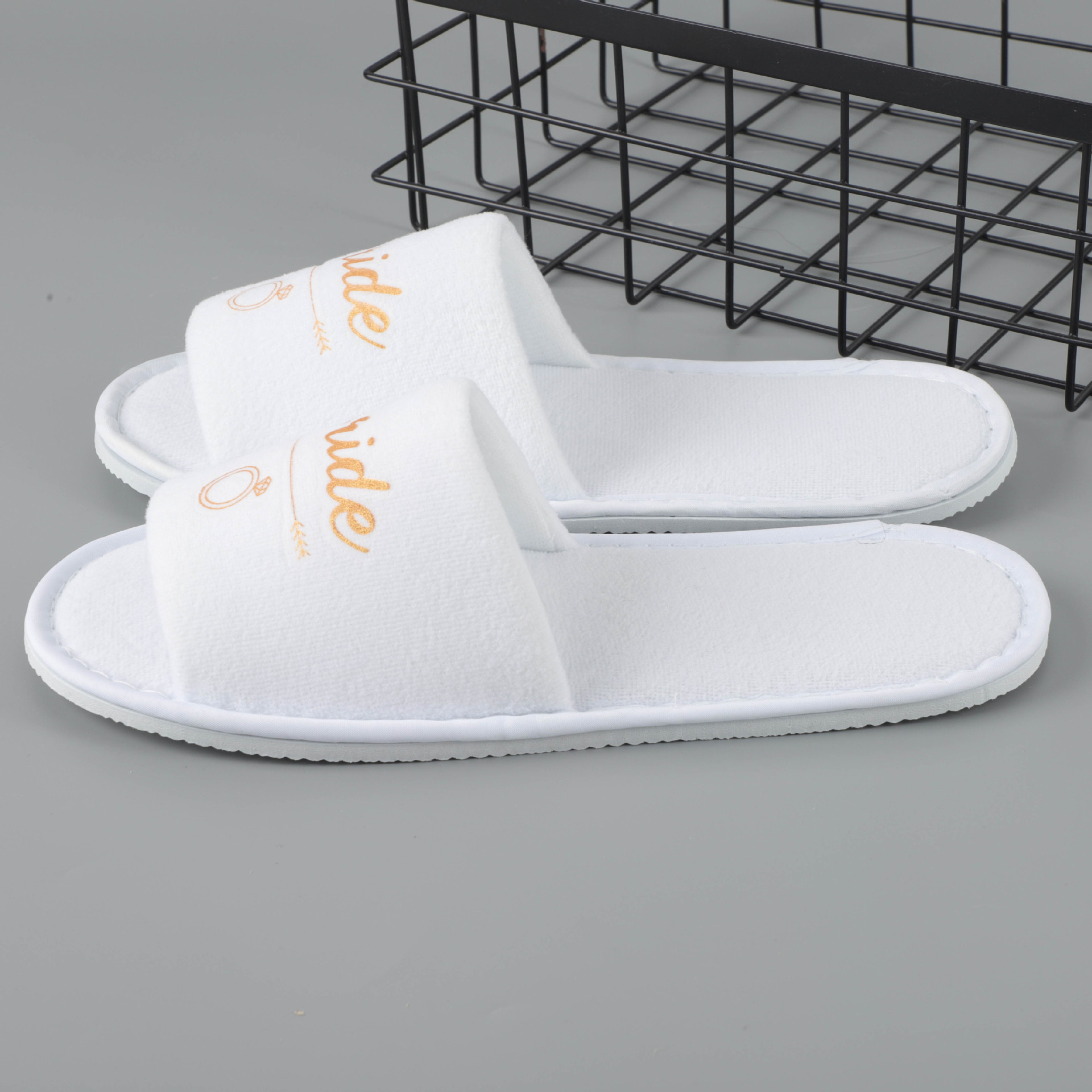 Los fabricantes suministran zapatillas desechables para fiestas de hotel, tela de terciopelo denso, novia de boda, dama de honor, engrosamiento