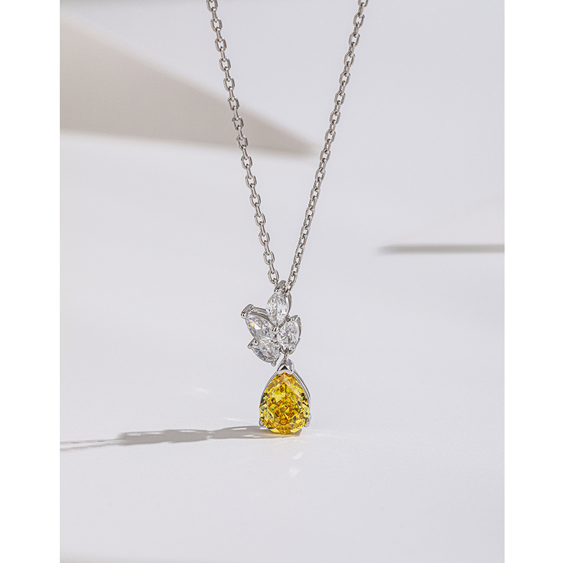 S925 plata esterlina hielo flor corte collar cuadrado para las mujeres Luz de lujo de alto grado temperamento nicho de alto carbono diamante colgante clavícula cadena