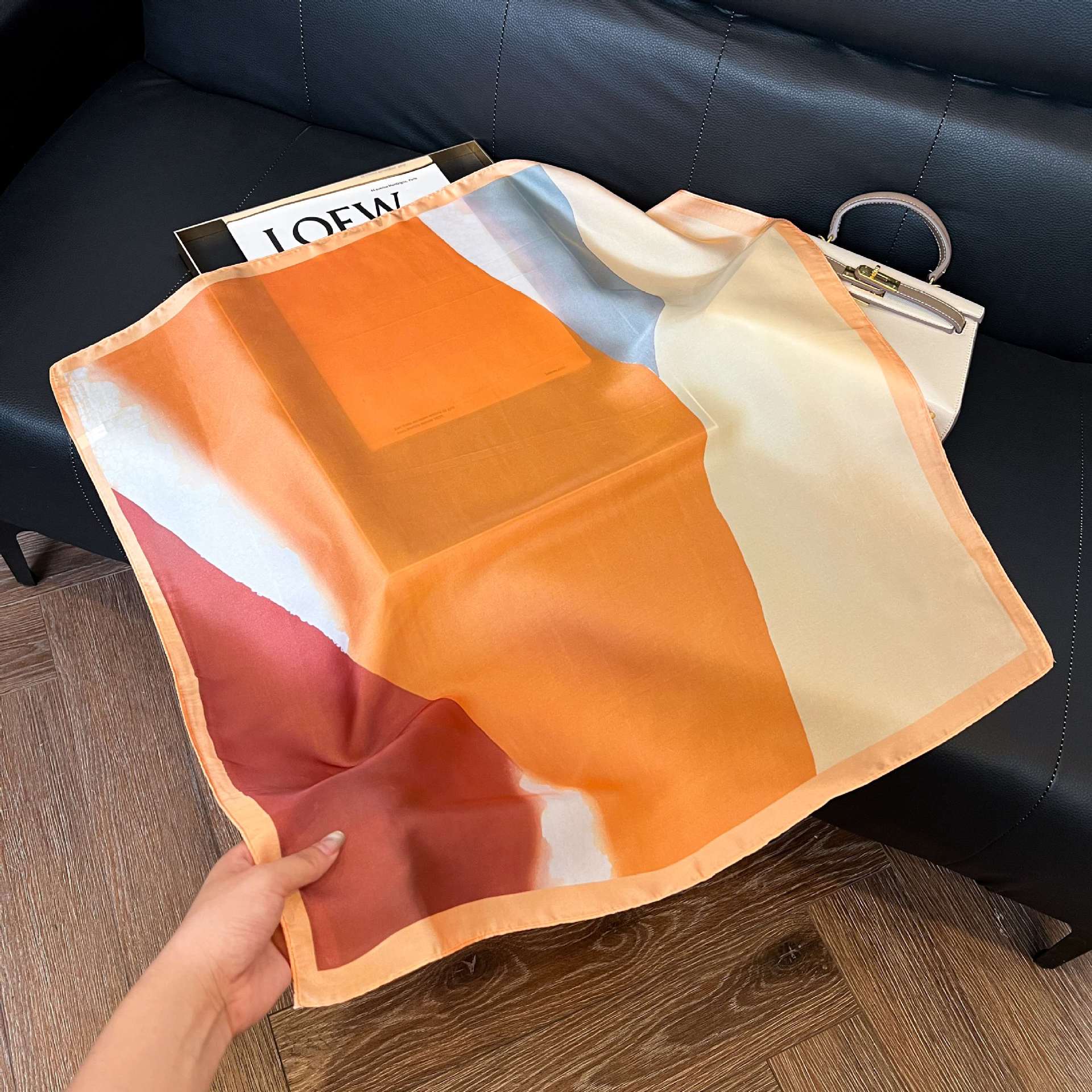 Transfronterizos nuevos bufandas de seda azul de alto nivel de seda cuadrada de simulación bufandas de moda de decoración de moda de combinación bolsa correa de pelo bufandas profesionales