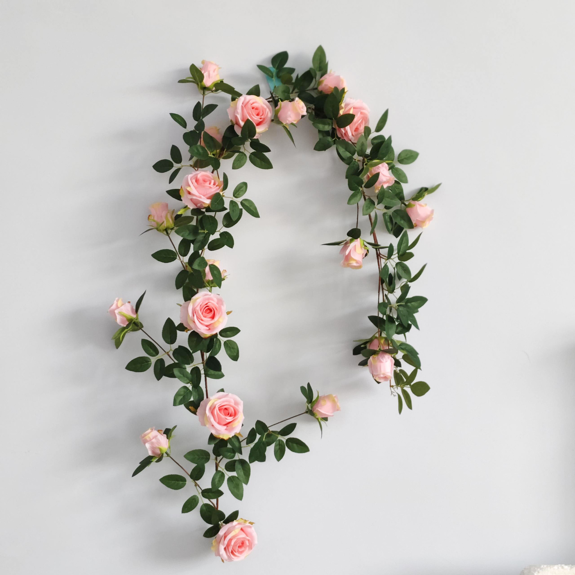 Simulación de rosas de vid de flores falsas de vid tubería de aire acondicionado para proteger la decoración del techo de la sala de estar de vid de plástico enredado transfronterizo