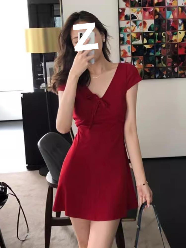 2025夏季新款女装网红洋气法式心机性感V领蝴蝶结收腰显瘦连衣裙