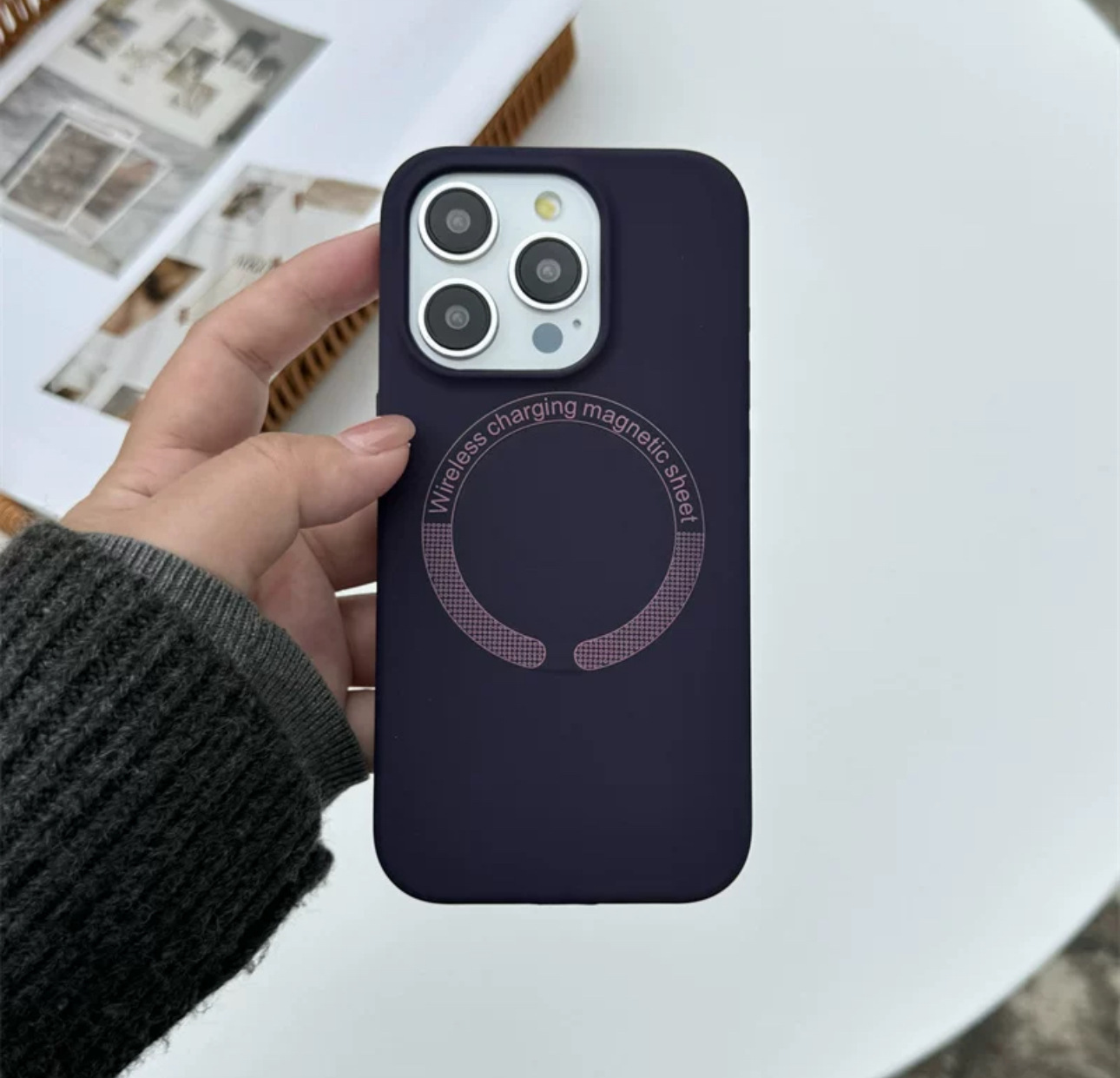 Nueva succión magnética de silicona líquida para iPhone15 funda para teléfono móvil 14ProMax agujero grande 12 Apple 13 hombres y mujeres 14