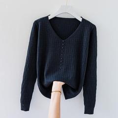 加大新款毛衣女宽松韩版大码遮肚上衣长袖V领纽扣薄款打底针织衫