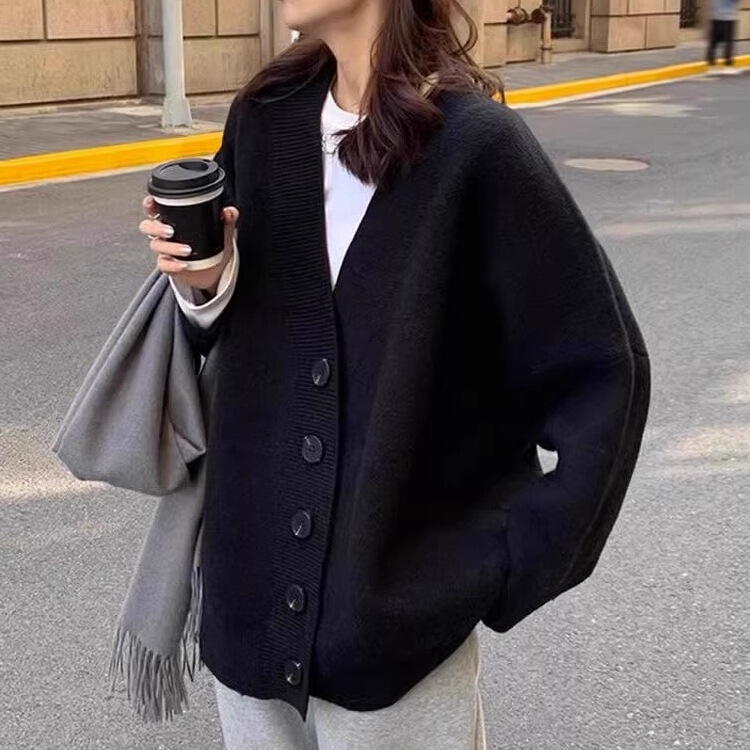 Black Sweater Jacket Women's Large Size 2025 Thickeneded Outer Wear Retro Mid-Length Lazy Loose V-Neck Knitted Cardigan