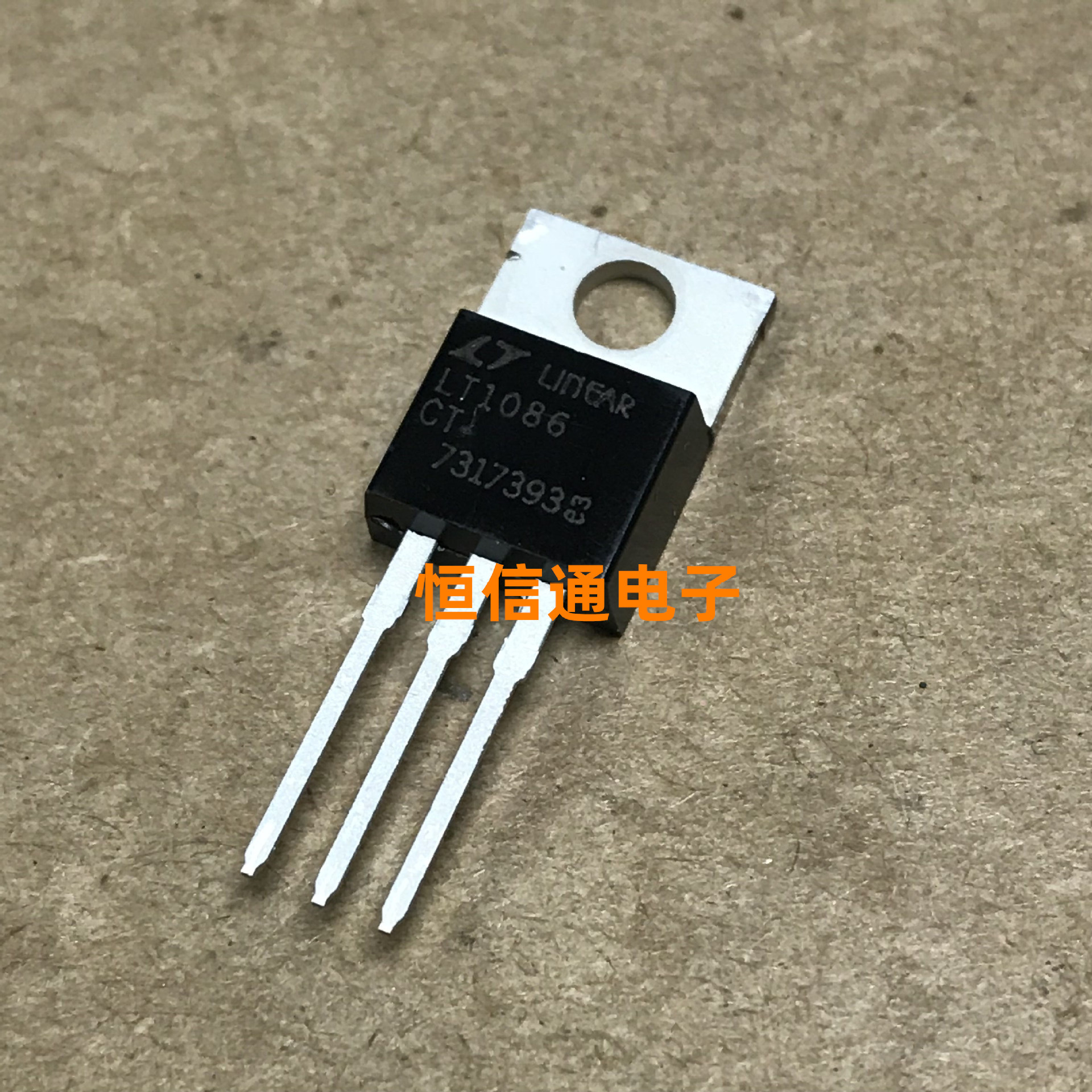 全新进口 LT1086CT TO220-3 线性稳压器可调三端稳压管 实图拍摄