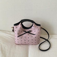 �nϵС�������Y�OӋ��Ů��ˇ�����Lб���2025�＾�¿�r��ˮͰ��