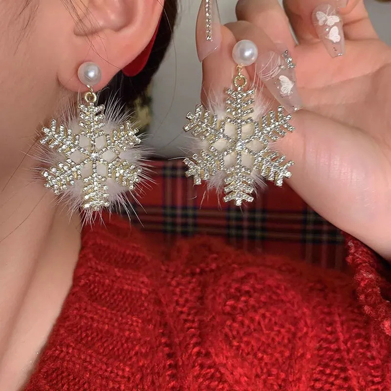 Christmas Snowflake Plush Drop Earrings For Women Elegant Style_voghion.com