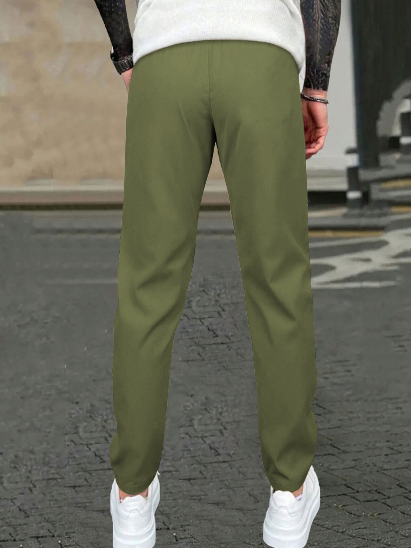 "Klassische Slim-Fit-Freizeithose für Herren mit Lederetikett – Polyester-Komfort für den Alltag in Schwarz, Khaki und Marineblau"_voghion.com