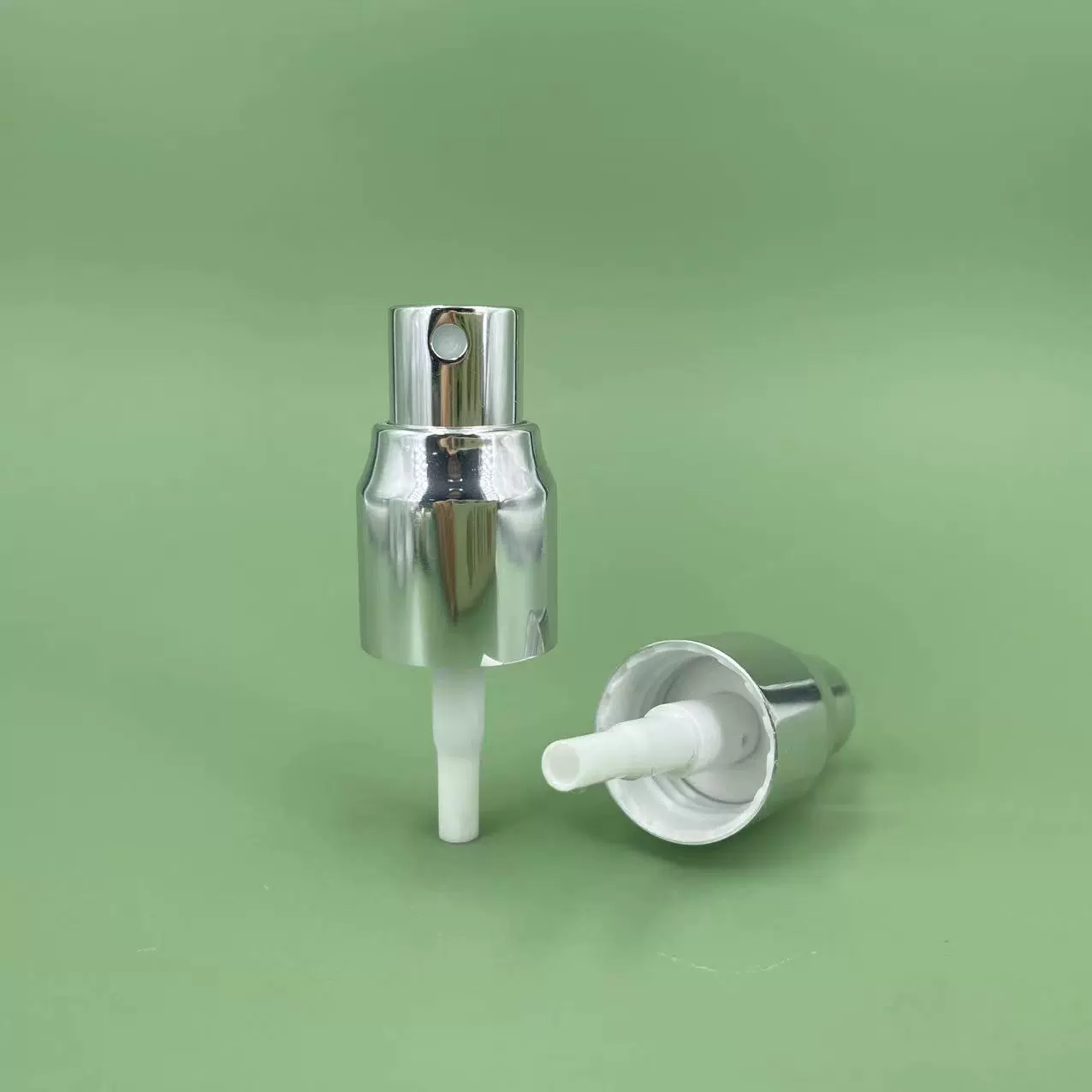 工厂现货20牙弧肩电化铝银色化妆品精油粉底液香水乳液/喷雾泵