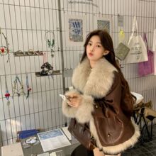 美拉德轻奢气质皮毛一体羽绒服女2024冬新款洋气毛绒拼接外套