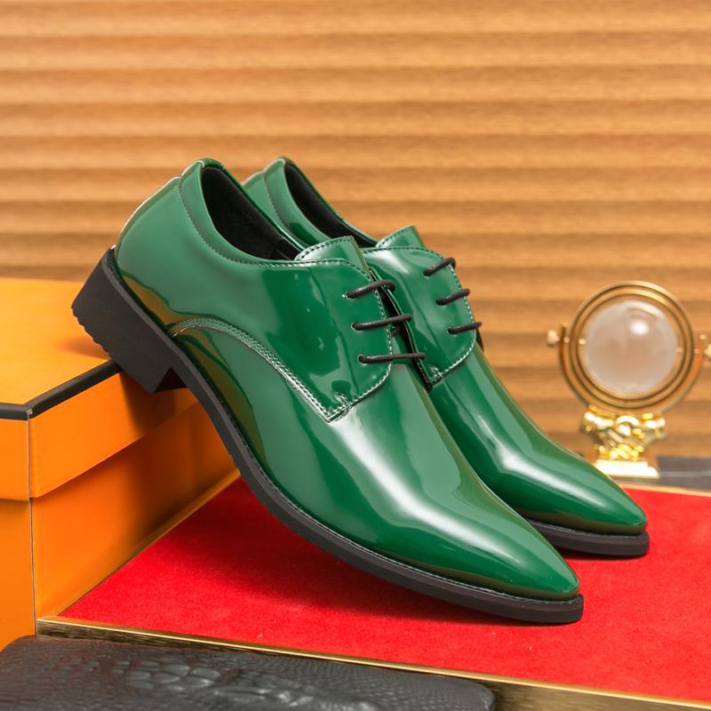 Zapatos de cuero con cordones puntiagudos brillantes para hombres, zapatos derby para banquetes de discoteca de moda para hombres, zapatos dorados para hombres, aumento de talla grande para jóvenes