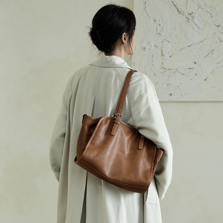 QiuZhen Yuanbao Bowling Bag Vegetable-Tanned Top Grain Cowhide Handbag & Crossbody Bag Retro Genuine Leather Large Capacity Commuter Bag For Women - Thumbnail 3