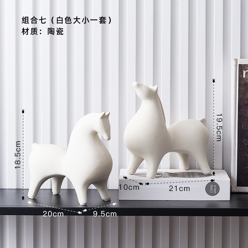 リビングルームの置物は軽くて豪華で高級な雰囲気のお酒棚の装飾品です。